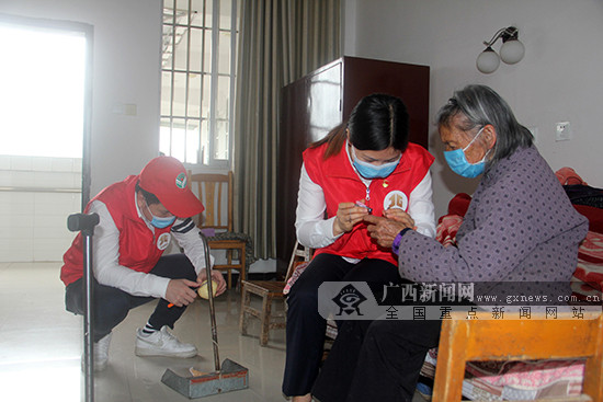 自備新聞老人互聯(lián)網(wǎng)(老人接觸網(wǎng)絡(luò)的負面新聞)